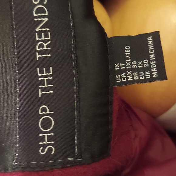 Red Coat - 1X - Picture 5 of 7